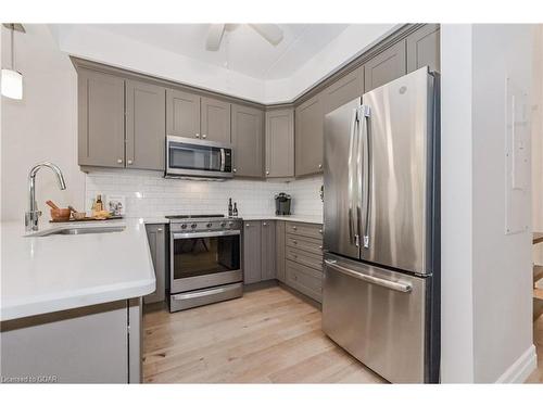 5-19 Stumpf Street, Elora, ON - Indoor Photo Showing Kitchen With Upgraded Kitchen