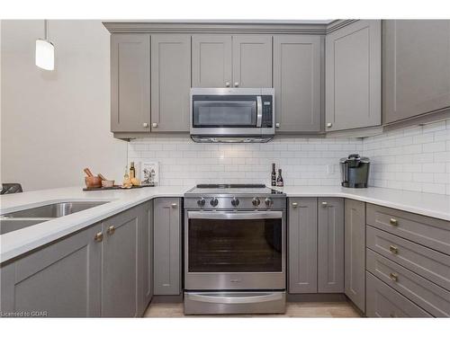 5-19 Stumpf Street, Elora, ON - Indoor Photo Showing Kitchen With Double Sink With Upgraded Kitchen