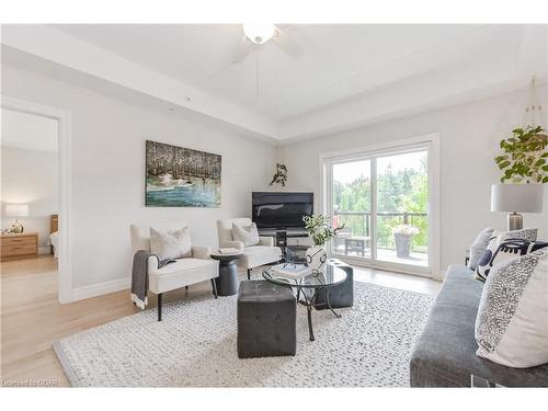 5-19 Stumpf Street, Elora, ON - Indoor Photo Showing Living Room