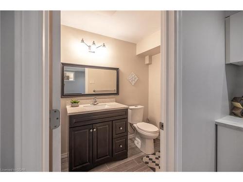 201 Summit Ridge Drive, Guelph, ON - Indoor Photo Showing Bathroom