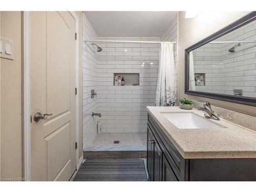 201 Summit Ridge Drive, Guelph, ON - Indoor Photo Showing Bathroom