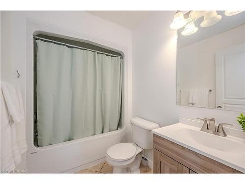 67 Laughland Lane, Guelph, ON - Indoor Photo Showing Bathroom