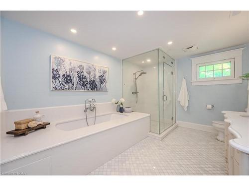 35 Queen Street, Guelph, ON - Indoor Photo Showing Bathroom