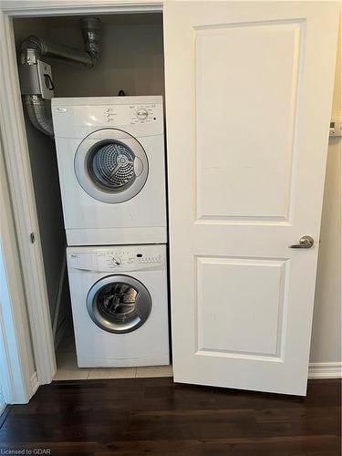 213-1077 Gordon Street, Guelph, ON - Indoor Photo Showing Laundry Room