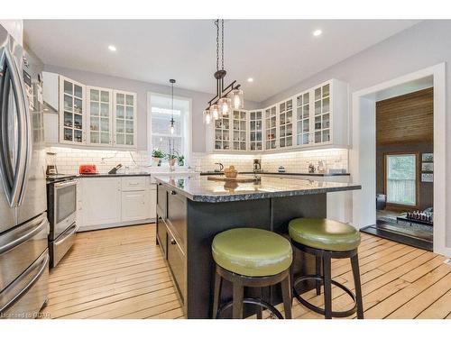 180 Union Street W, Fergus, ON - Indoor Photo Showing Kitchen With Upgraded Kitchen