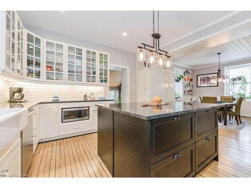 180 Union Street W, Fergus, ON - Indoor Photo Showing Kitchen With Upgraded Kitchen