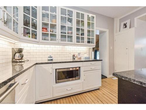 180 Union Street W, Fergus, ON - Indoor Photo Showing Kitchen With Upgraded Kitchen