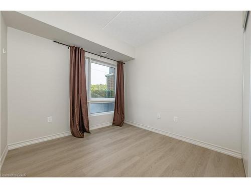 105-45 Kingsbury Square, Guelph, ON - Indoor Photo Showing Other Room