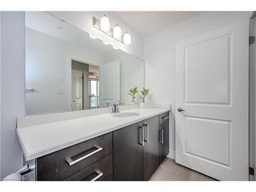 708-160 Macdonell Street, Guelph, ON - Indoor Photo Showing Bathroom