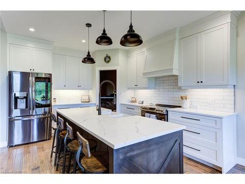 133 Parker Drive, Kenilworth, ON - Indoor Photo Showing Kitchen With Upgraded Kitchen