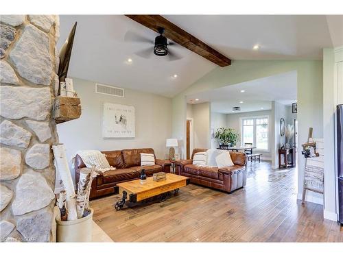 133 Parker Drive, Kenilworth, ON - Indoor Photo Showing Living Room