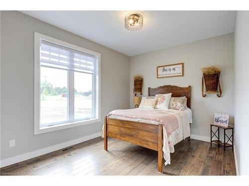 133 Parker Drive, Kenilworth, ON - Indoor Photo Showing Bedroom