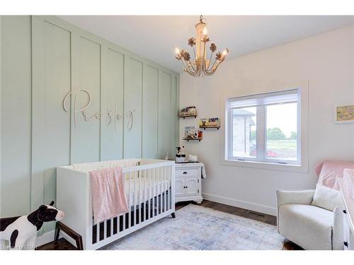 133 Parker Drive, Kenilworth, ON - Indoor Photo Showing Bedroom