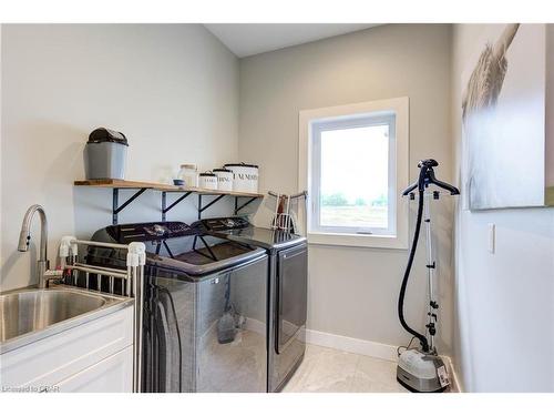 133 Parker Drive, Kenilworth, ON - Indoor Photo Showing Laundry Room