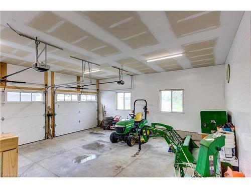 133 Parker Drive, Kenilworth, ON - Indoor Photo Showing Garage