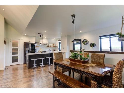 133 Parker Drive, Kenilworth, ON - Indoor Photo Showing Dining Room