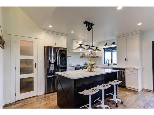 133 Parker Drive, Kenilworth, ON - Indoor Photo Showing Kitchen With Upgraded Kitchen