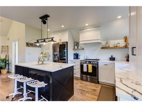 133 Parker Drive, Kenilworth, ON - Indoor Photo Showing Kitchen With Upgraded Kitchen