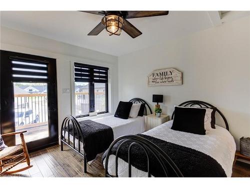 133 Parker Drive, Kenilworth, ON - Indoor Photo Showing Bedroom