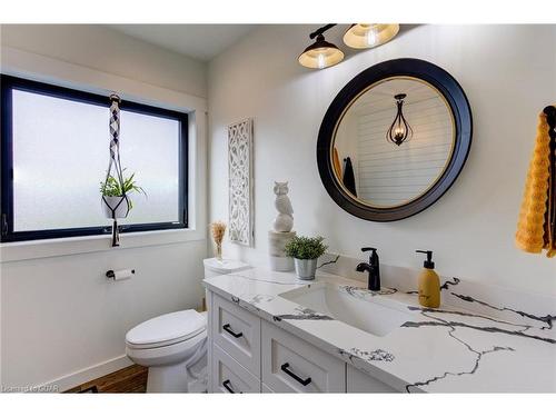 133 Parker Drive, Kenilworth, ON - Indoor Photo Showing Bathroom