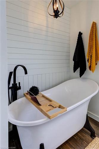 133 Parker Drive, Kenilworth, ON - Indoor Photo Showing Bathroom