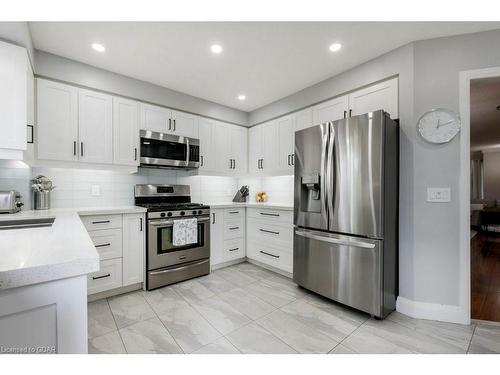 30 Fern Valley Crescent, Brampton, ON - Indoor Photo Showing Kitchen With Upgraded Kitchen