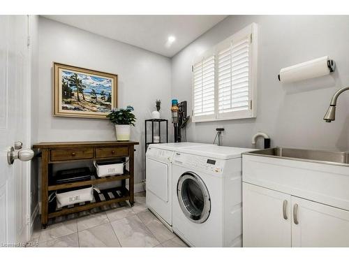 30 Fern Valley Crescent, Brampton, ON - Indoor Photo Showing Laundry Room