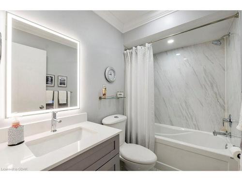 30 Fern Valley Crescent, Brampton, ON - Indoor Photo Showing Bathroom