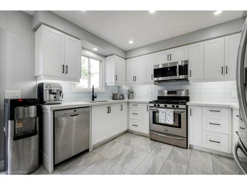 30 Fern Valley Crescent, Brampton, ON - Indoor Photo Showing Kitchen