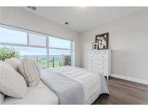 1302-1878 Gordon Street, Guelph, ON - Indoor Photo Showing Bedroom