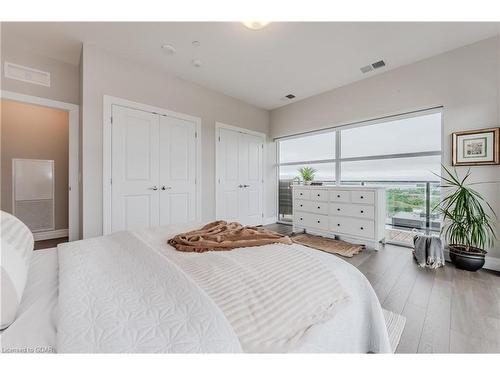 1302-1878 Gordon Street, Guelph, ON - Indoor Photo Showing Bedroom