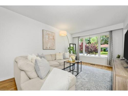 10 Nickolas Crescent, Cambridge, ON - Indoor Photo Showing Living Room