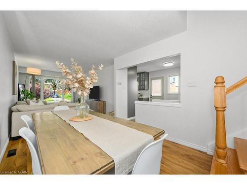 10 Nickolas Crescent, Cambridge, ON - Indoor Photo Showing Dining Room