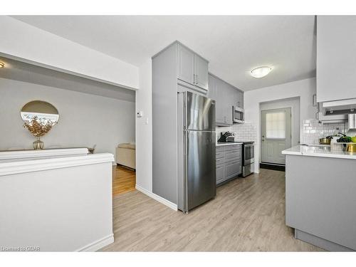 10 Nickolas Crescent, Cambridge, ON - Indoor Photo Showing Kitchen