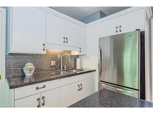 1040 Riverbank Drive, Cambridge, ON - Indoor Photo Showing Kitchen