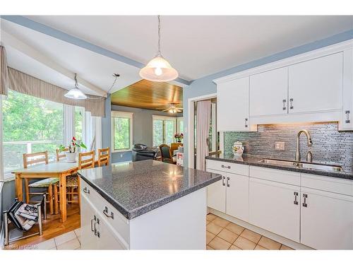 1040 Riverbank Drive, Cambridge, ON - Indoor Photo Showing Kitchen