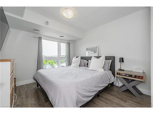 403-17 Kay Crescent, Guelph, ON - Indoor Photo Showing Bedroom