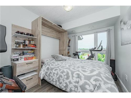 403-17 Kay Crescent, Guelph, ON - Indoor Photo Showing Bedroom