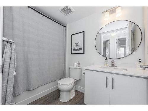 403-17 Kay Crescent, Guelph, ON - Indoor Photo Showing Bathroom