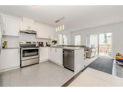 96-135 Hardcastle Drive, Cambridge, ON - Indoor Photo Showing Kitchen