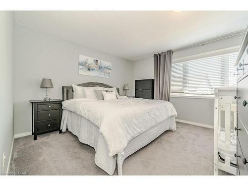 96-135 Hardcastle Drive, Cambridge, ON - Indoor Photo Showing Bedroom