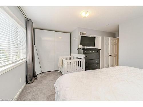 96-135 Hardcastle Drive, Cambridge, ON - Indoor Photo Showing Bedroom