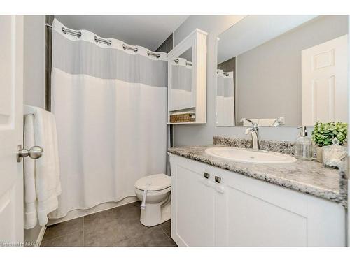 96-135 Hardcastle Drive, Cambridge, ON - Indoor Photo Showing Bathroom