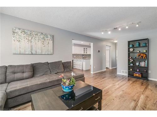 96 Milson Crescent, Guelph, ON - Indoor Photo Showing Living Room