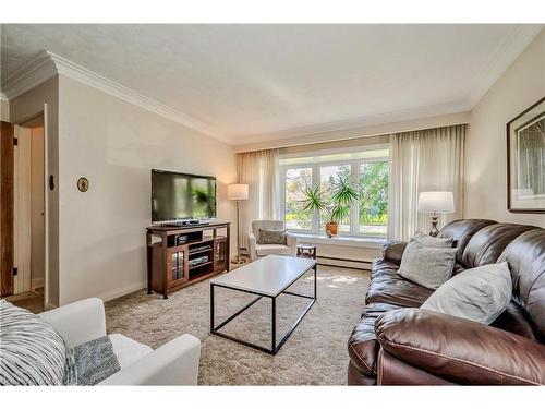 43 Edgehill Drive, Guelph, ON - Indoor Photo Showing Living Room