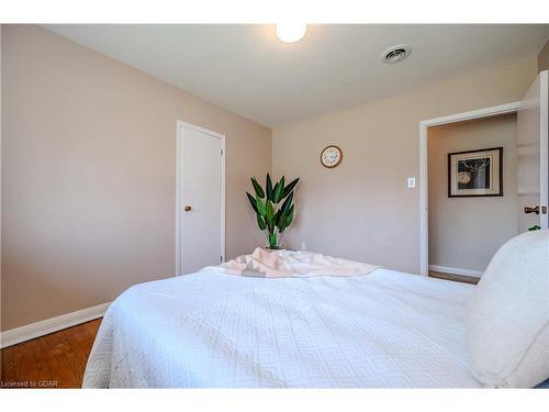 43 Edgehill Drive, Guelph, ON - Indoor Photo Showing Bedroom