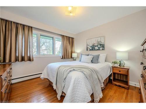 43 Edgehill Drive, Guelph, ON - Indoor Photo Showing Bedroom