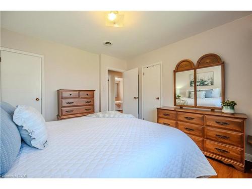 43 Edgehill Drive, Guelph, ON - Indoor Photo Showing Bedroom