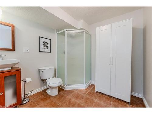 74 Queen Charlotte Crescent, Kitchener, ON - Indoor Photo Showing Bathroom