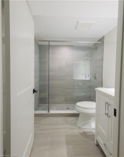 37 Mccrae Boulevard, Guelph, ON - Indoor Photo Showing Bathroom